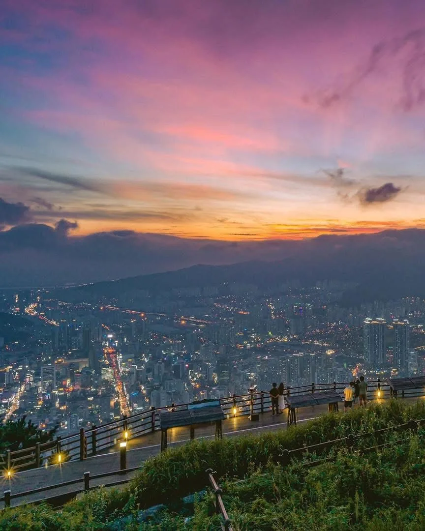 HWANGNYEONGSAN - ĐIỂM NGẮM TOÀN CẢNH BUSAN ĐẸP NHẤT KHI THÀNH PHỐ LÊN ĐÈN