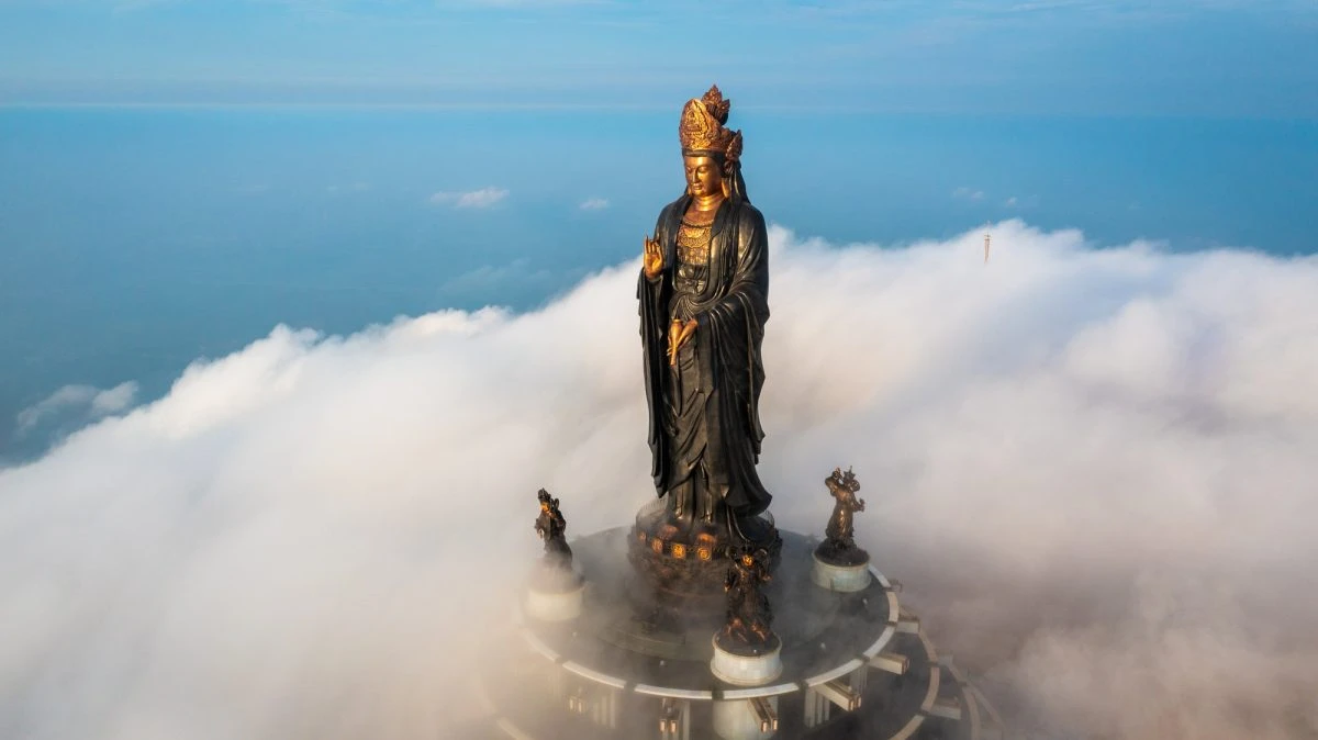 BIỂN MÂY HUYỀN ẢO TRÊN ĐỈNH NÚI BÀ ĐEN TÂY NINH - KHOẢNH KHẮC CHẠM TỚI THIÊN ĐƯỜNG