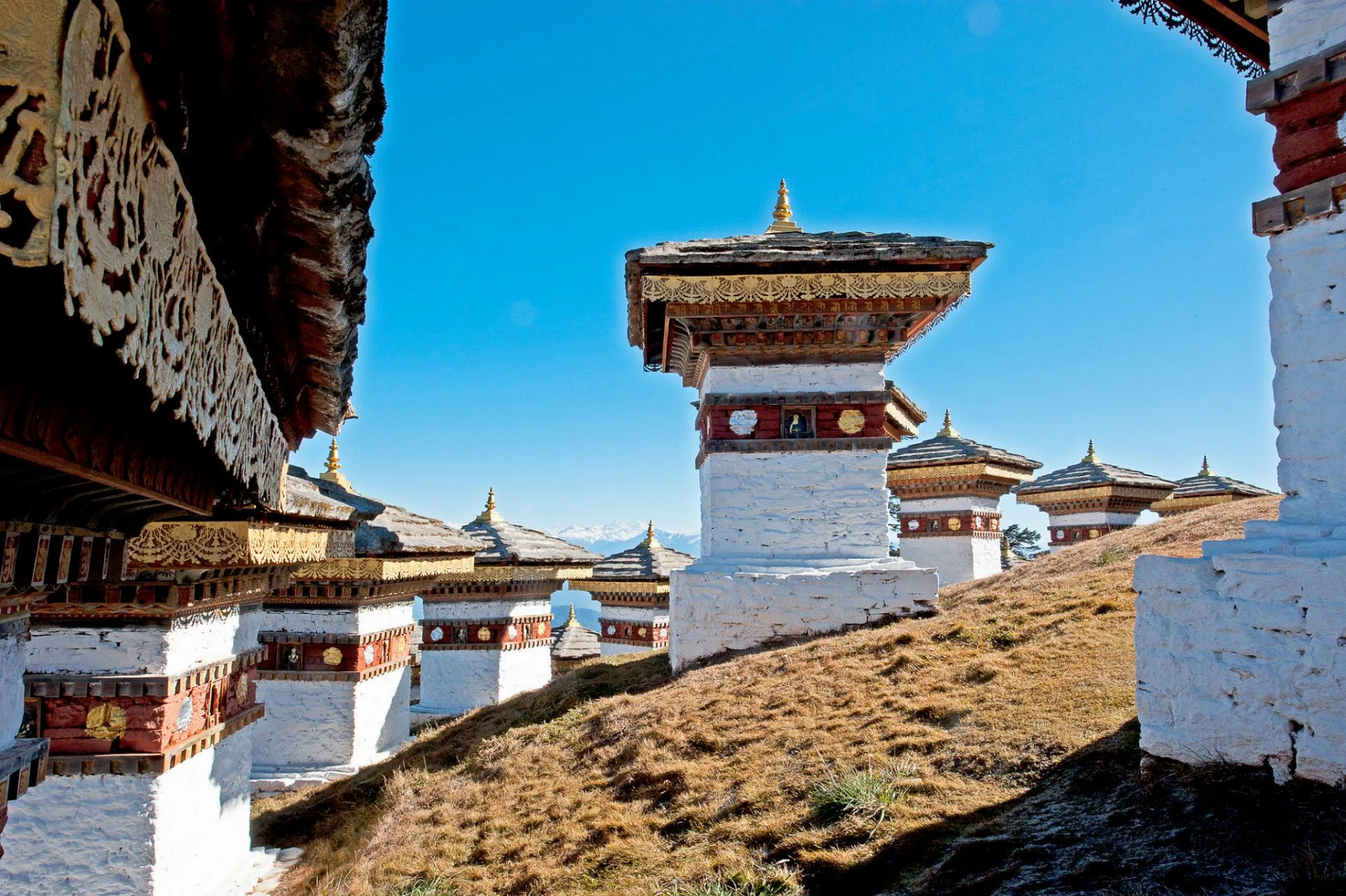 ĐÈO DOCHULA BHUTAN - NƠI 108 BẢO THÁP GẶP GỠ DÃY HIMALAYA HÙNG VĨ