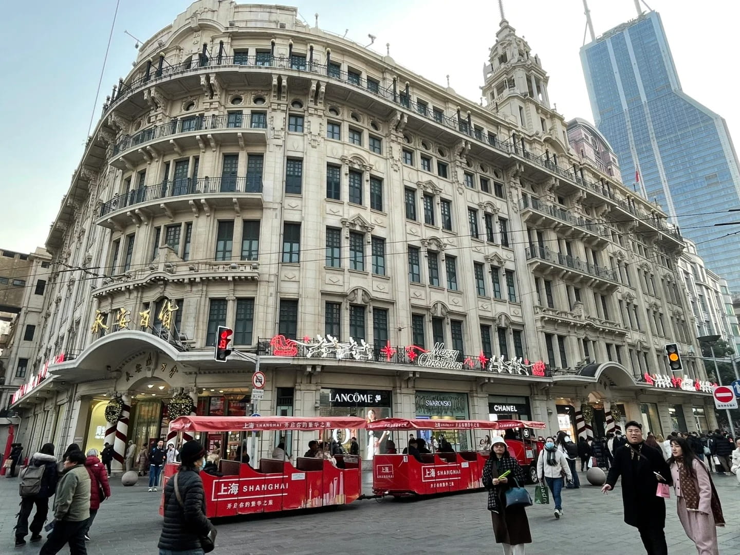 NGÀY 01: TP. HCM - THƯỢNG HẢI 						(Ăn tối)