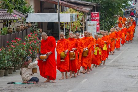 LỄ TAKBAT – NÉT ĐẸP TÂM LINH ĐẶC SẮC CỦA NGƯỜI DÂN LÀO